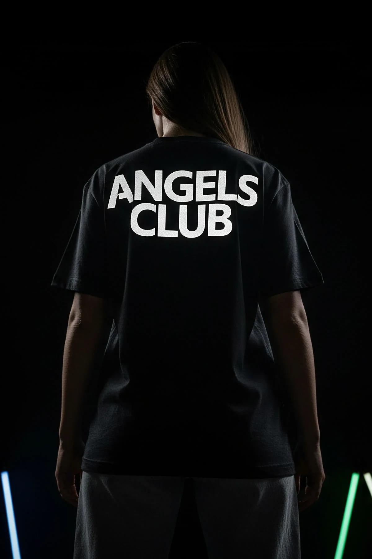 angels club reflektörlü tişört ön ve sırt görünüm siyah pamuklu penye kumaş