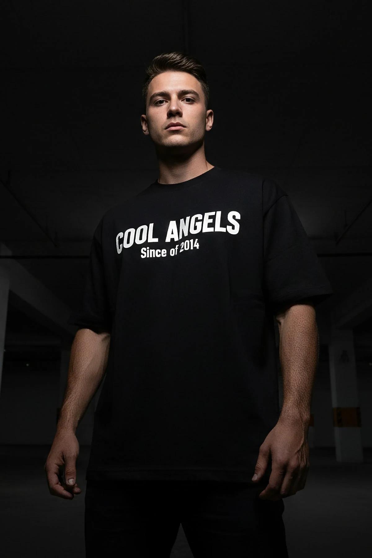 COOL ANGELS Since of 2014 siyah pamuklu oversize tişört tam boy ön görünüm