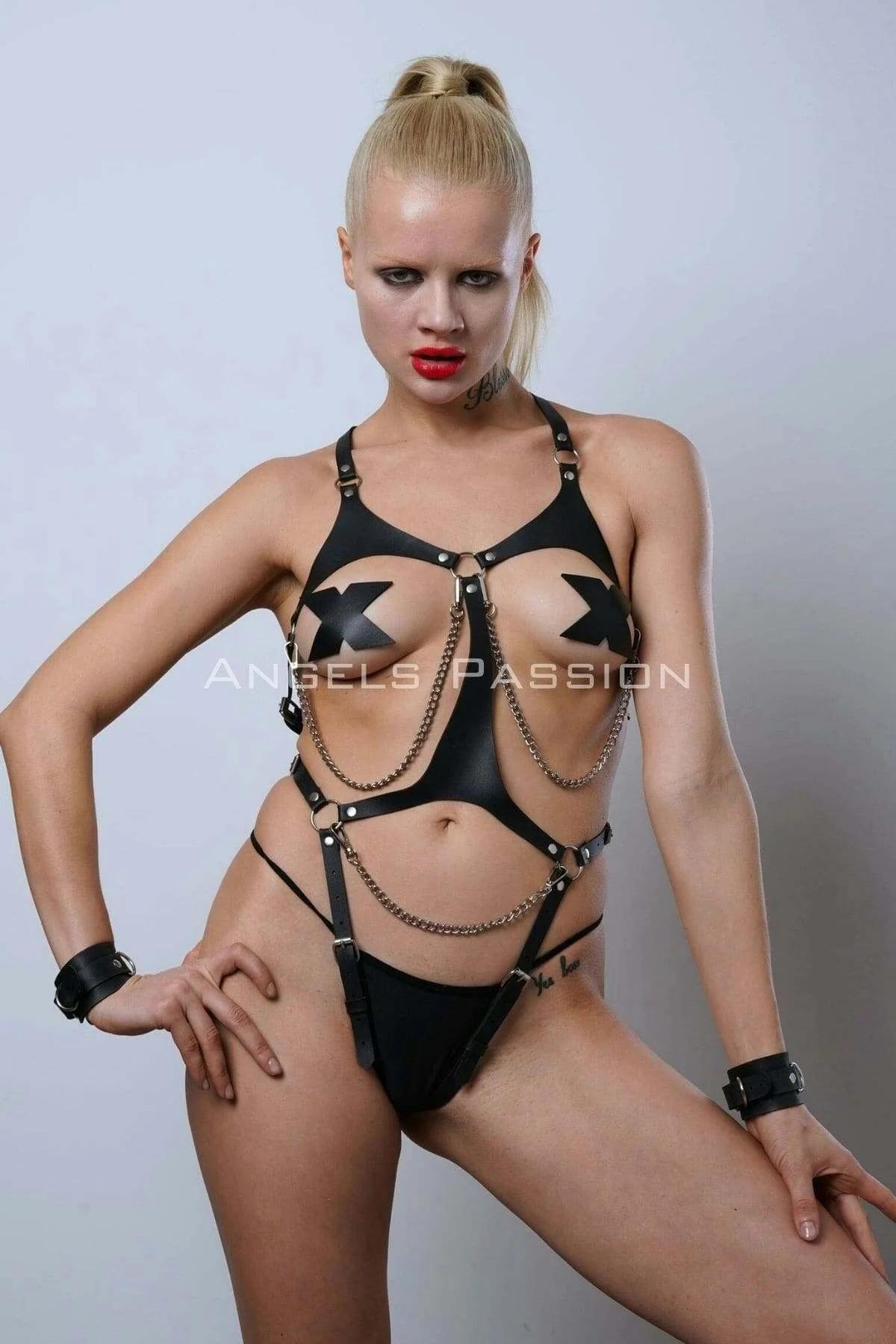 Body Harness with Chain & O-Ring Detail