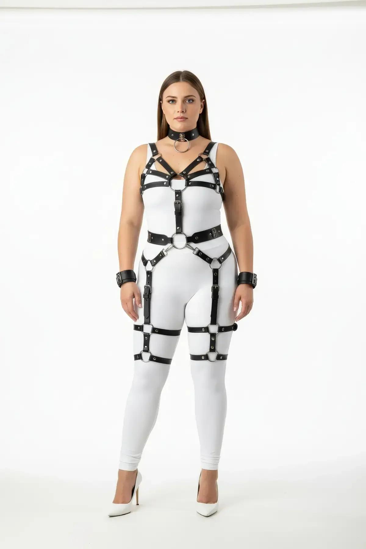 siyah PU deri choker ve göğüs harness gümüş O-halka detayı büyük beden aksesuar