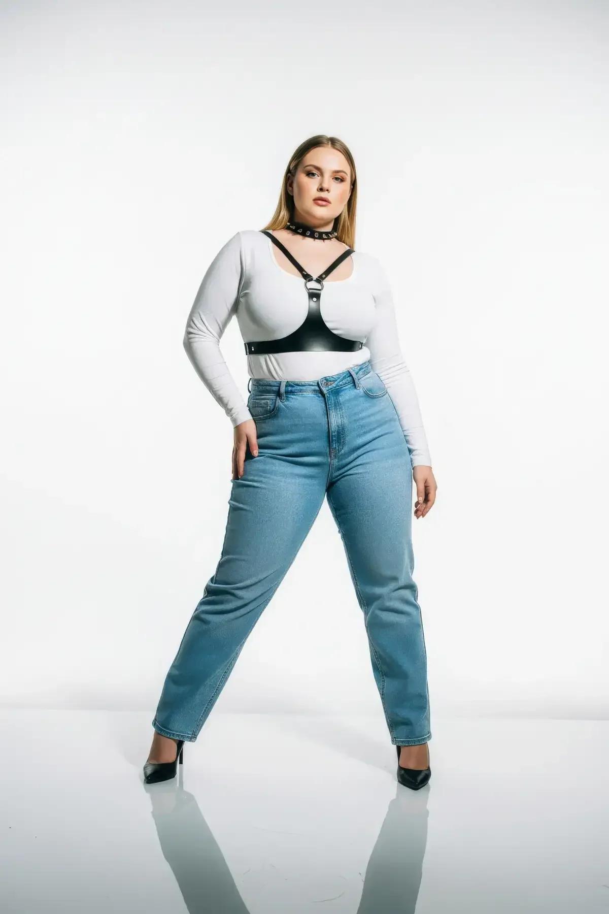 zımba detaylı siyah choker harness çapraz askı O-ring merkezi yakın çekim