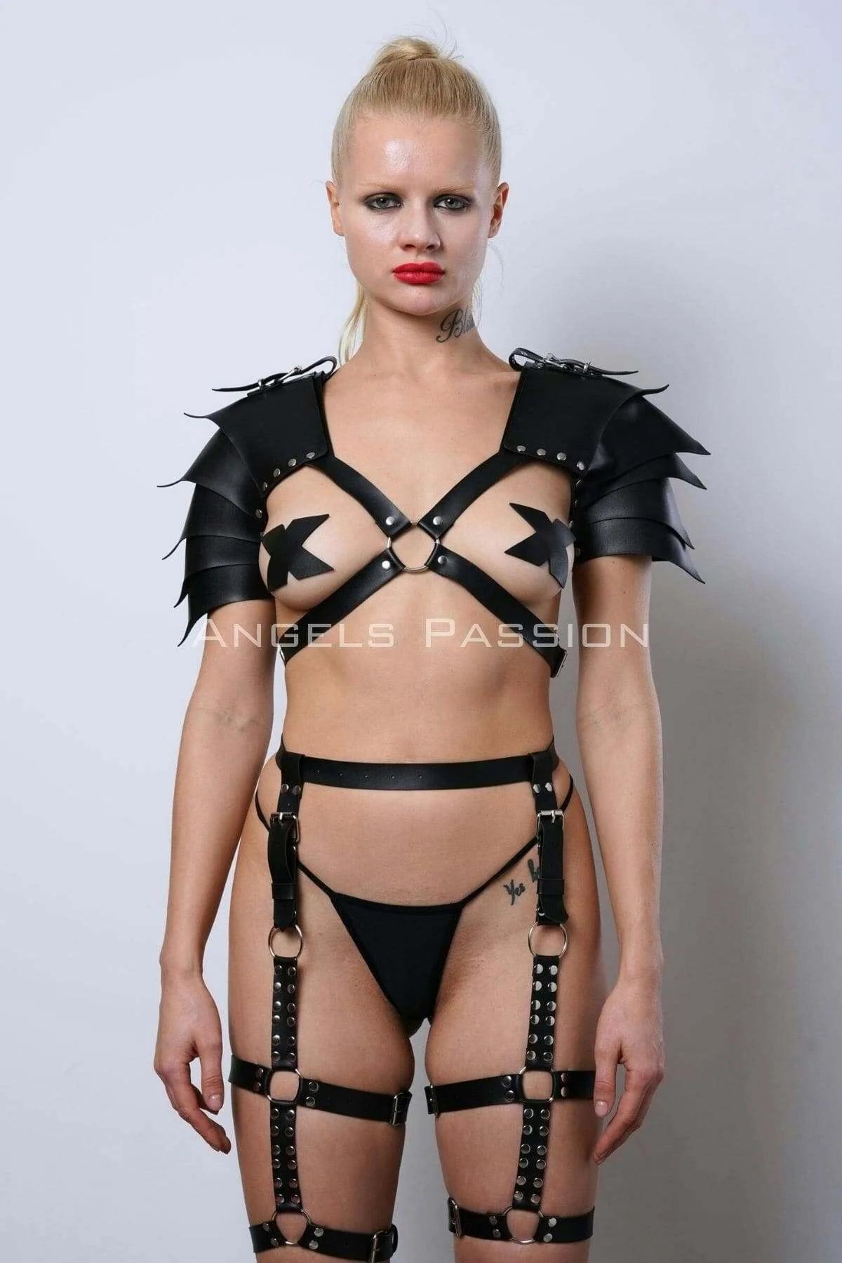 Full warrior harness set flat lay showing pauldrons, chest straps, waist belt and thigh pieces