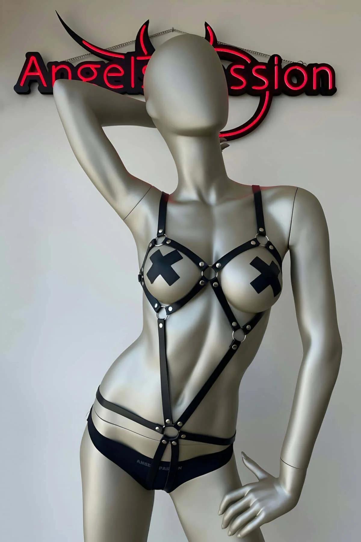 Side view of black cage body harness showing vertical torso strap and dual hip bands