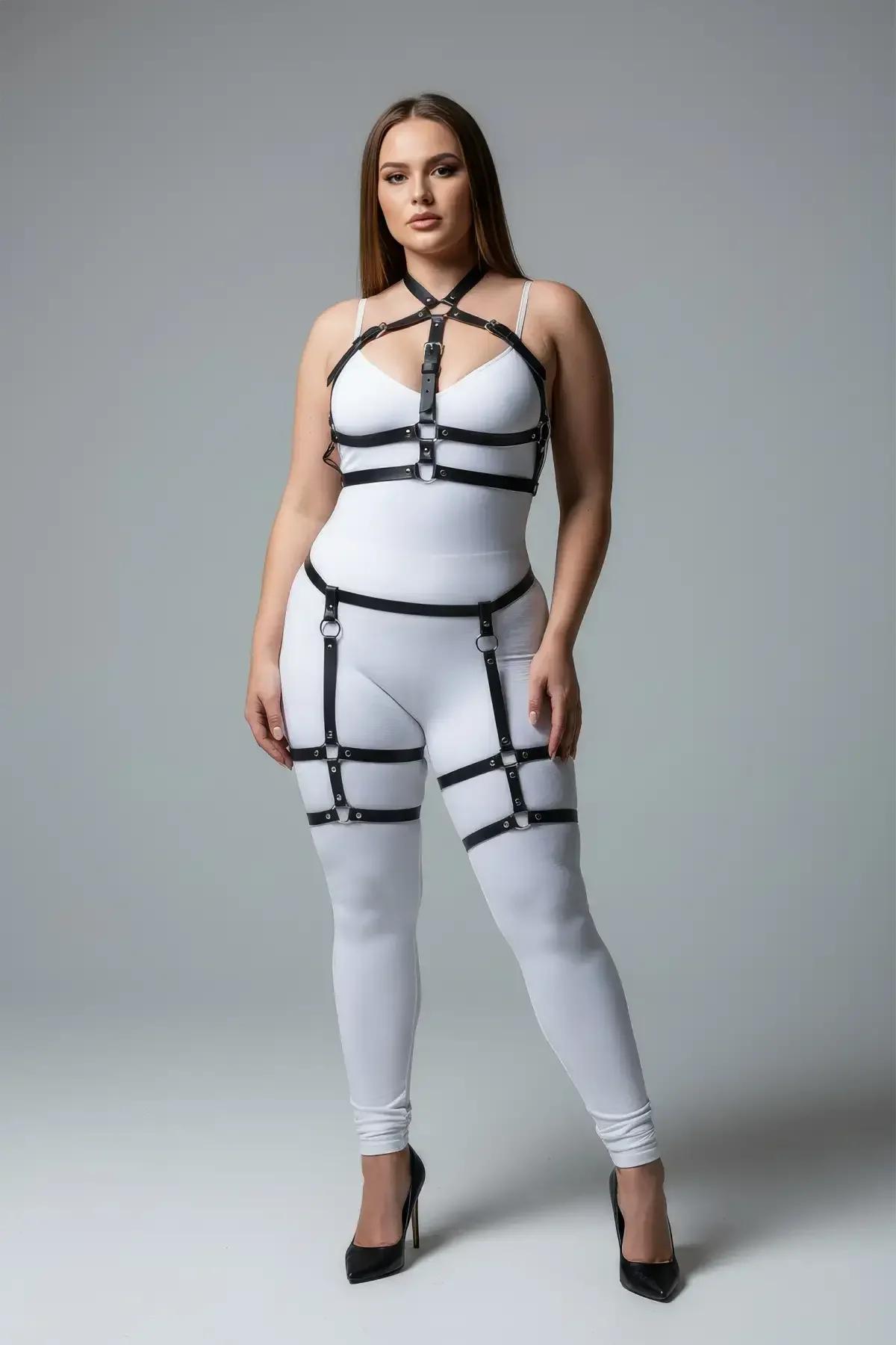 ayarlanabilir siyah harness bel çerçevesi ve uyluk halkası yan görünüm