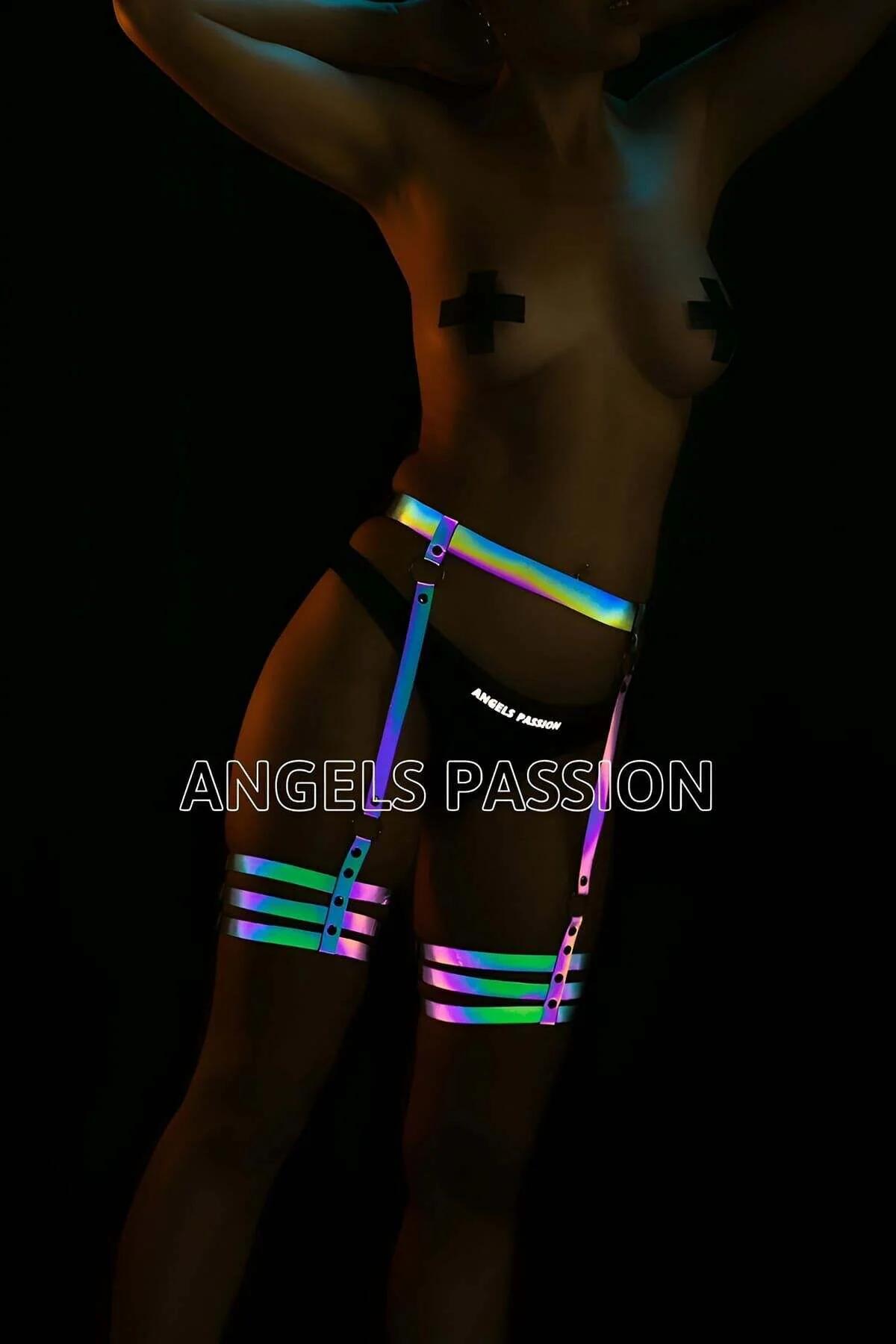Holographic rainbow-reflective waist and thigh harness set with triple-band thigh cage and adjustable press-stud closures sho
