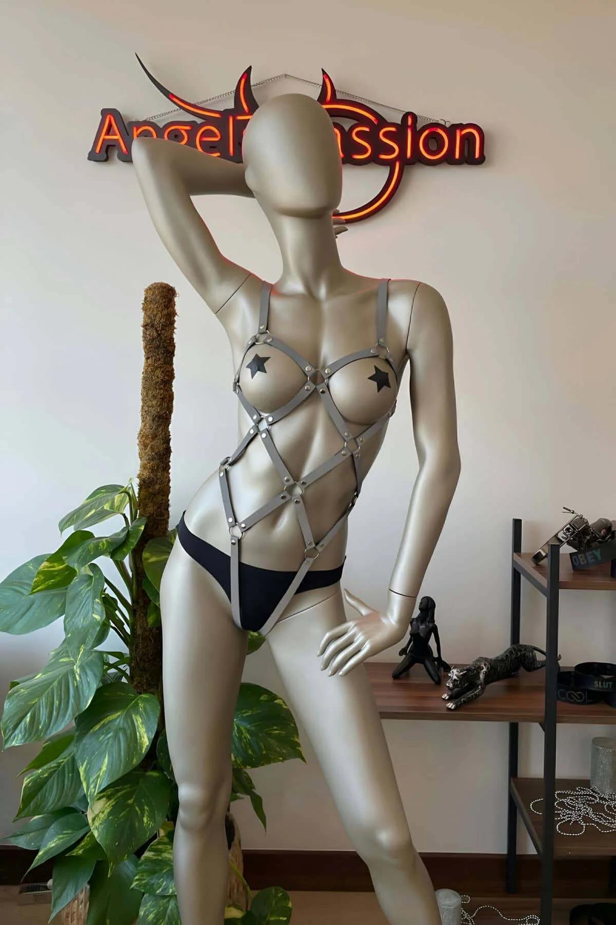 Reflective Full Body Harness with Geometric Straps