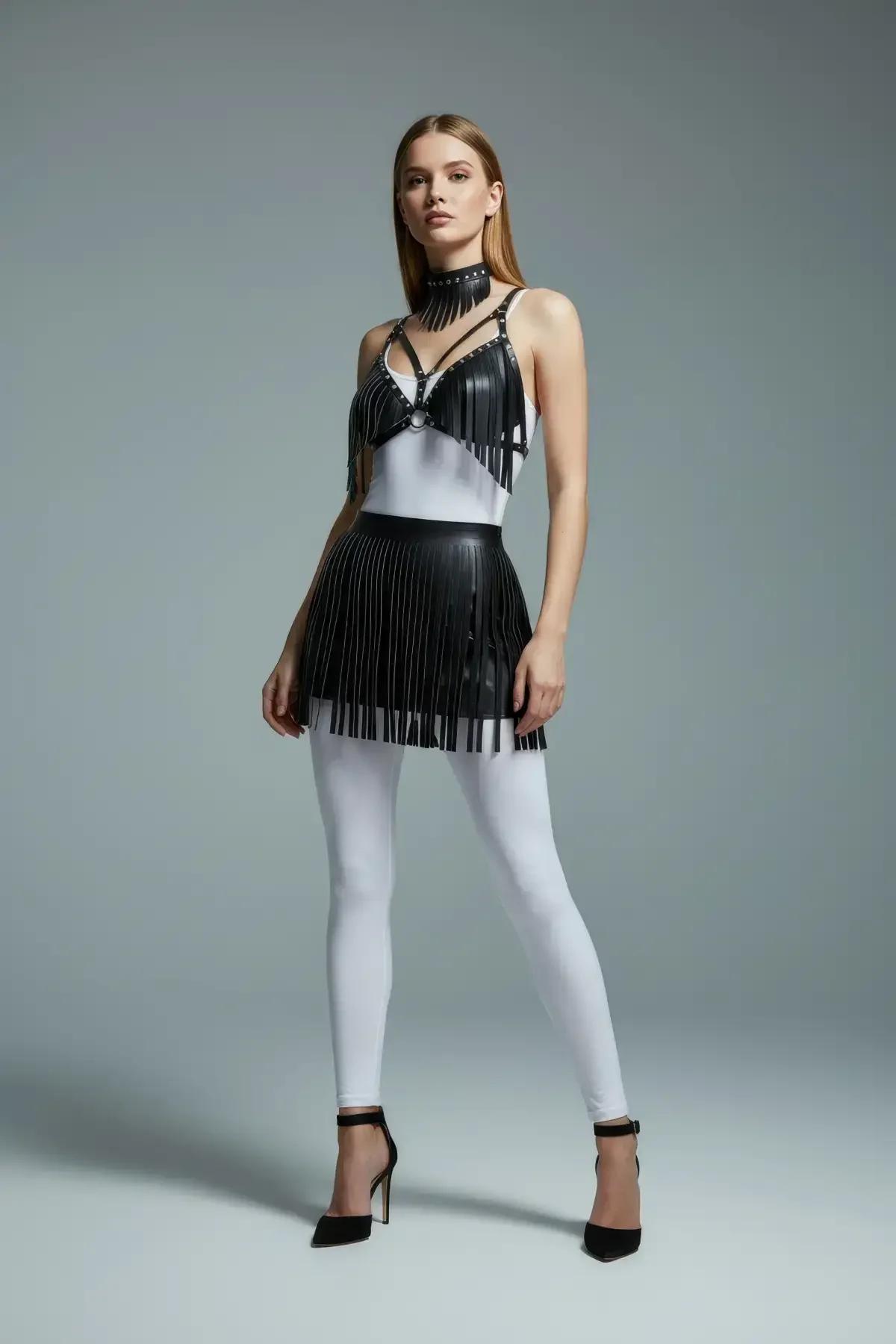 siyah PU deri harness üst parça perçinli choker yaka ve gümüş metal O-halka ön görünüm