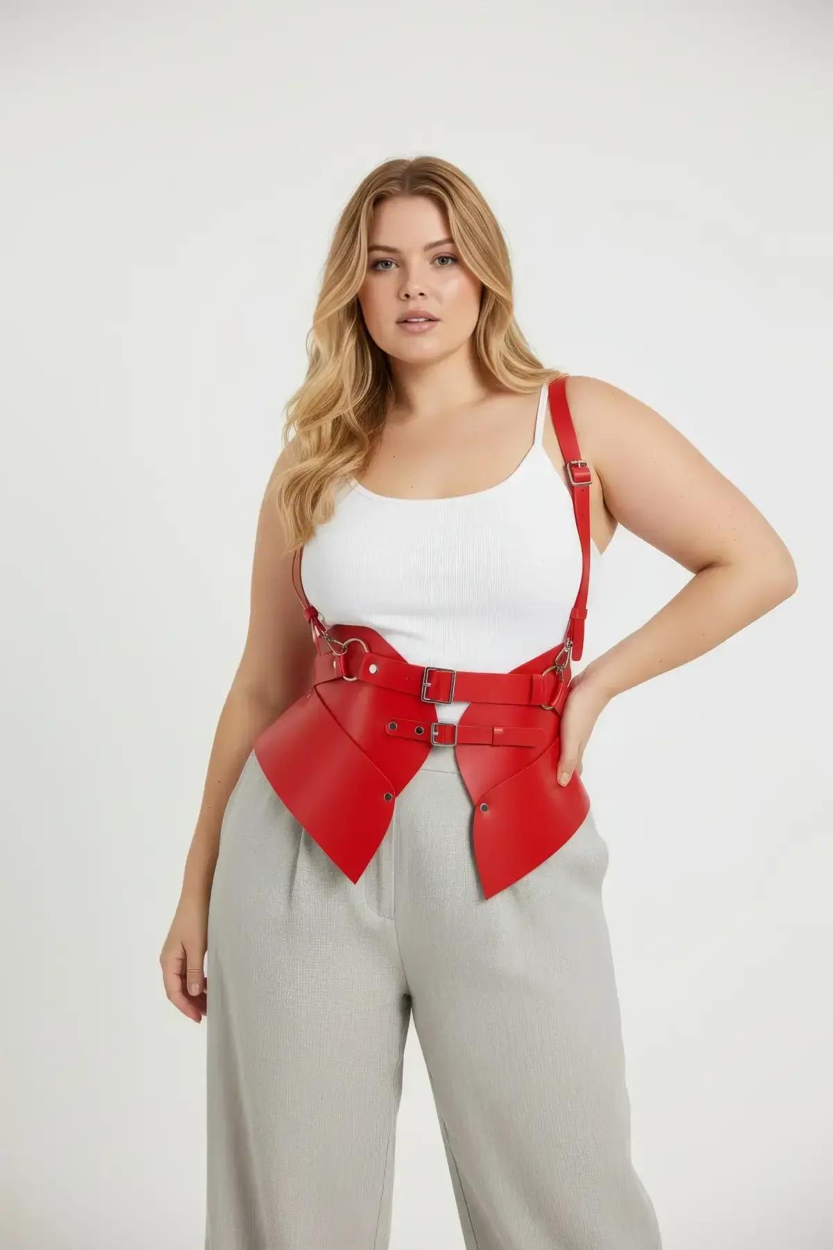 kırmızı PU deri korse harness çift tokali bel bandı ve omuz askısı ön görünüm