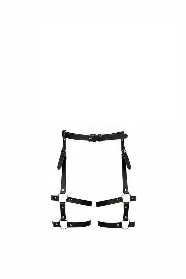 Siyah vegan deri jartiyer harness gümüş metal O-halka ve kemer tokası detayı