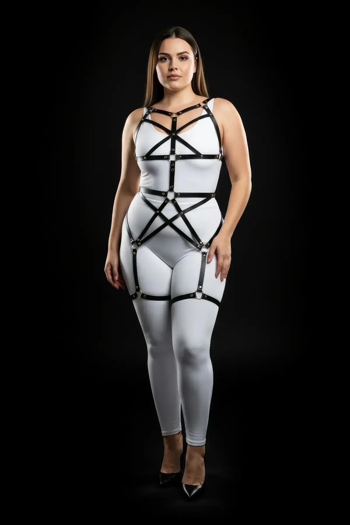 full body harness bel çapraz bantları 70-100 cm ayarlanabilir metal toka yakın plan