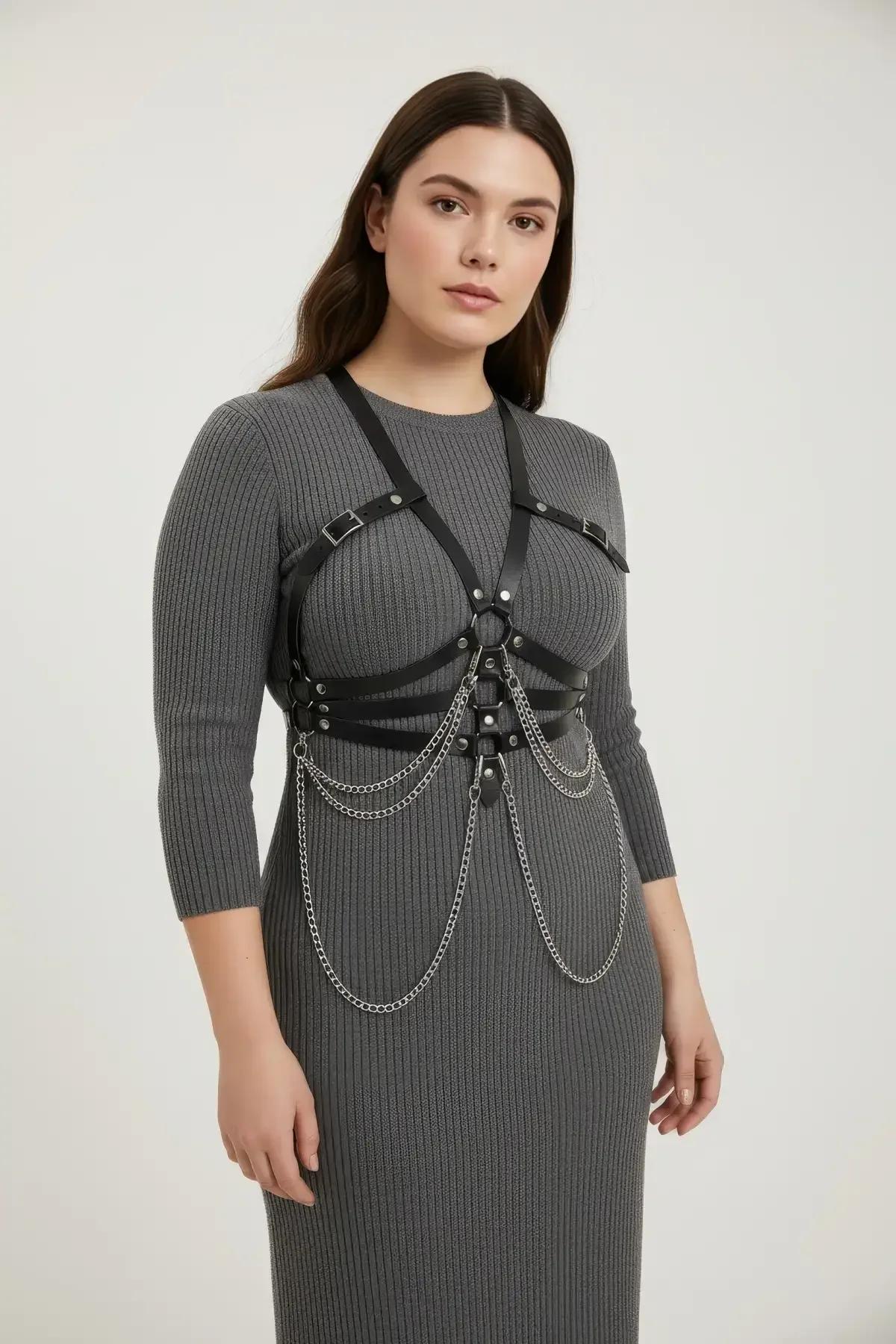 gümüş metal zincir sarkıt kalça hizası siyah korse harness büyük beden kadın