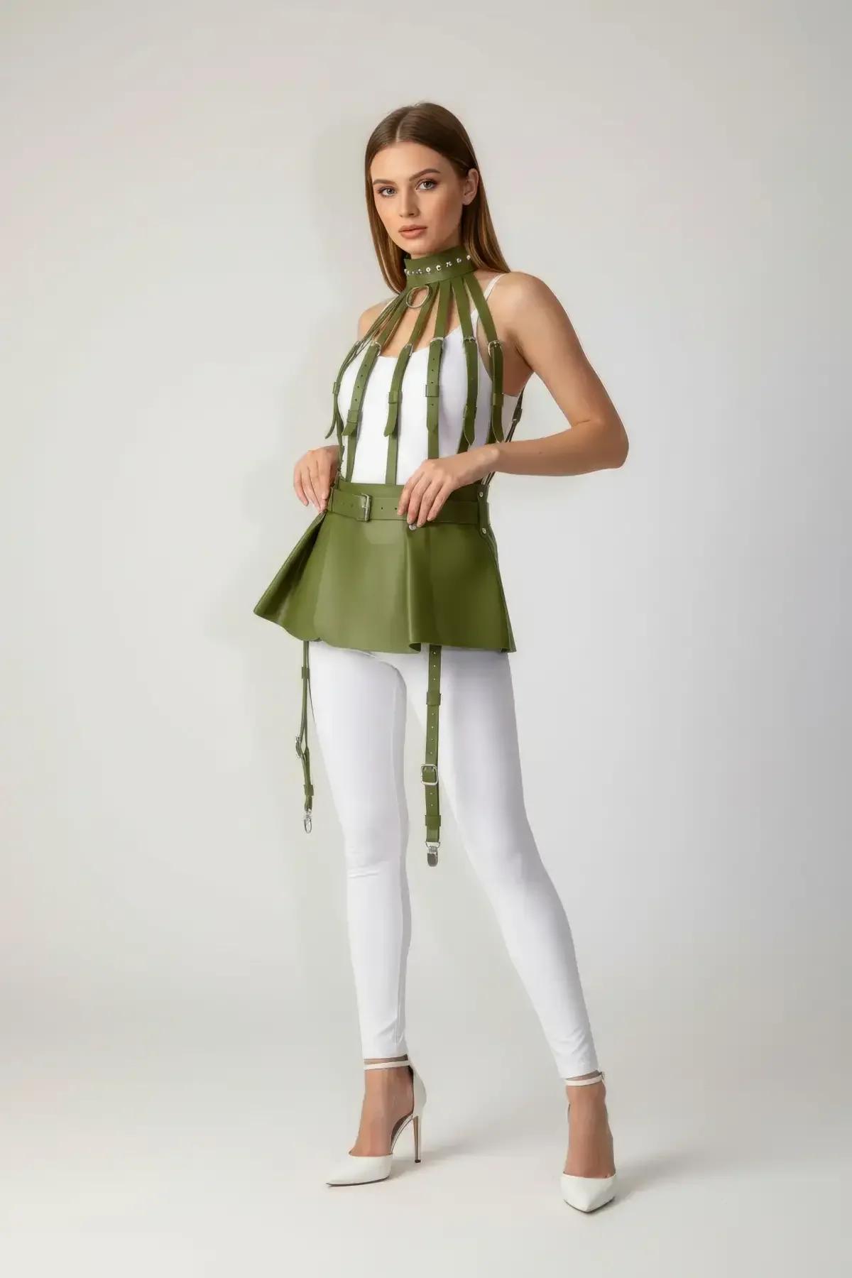 Haki peplum etek ve jartiyer askıları önden görünüm, metal klips detayı