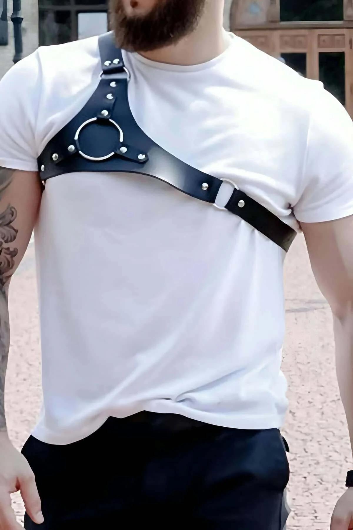 Side angle of black single-shoulder harness with adjustable buckle on male model