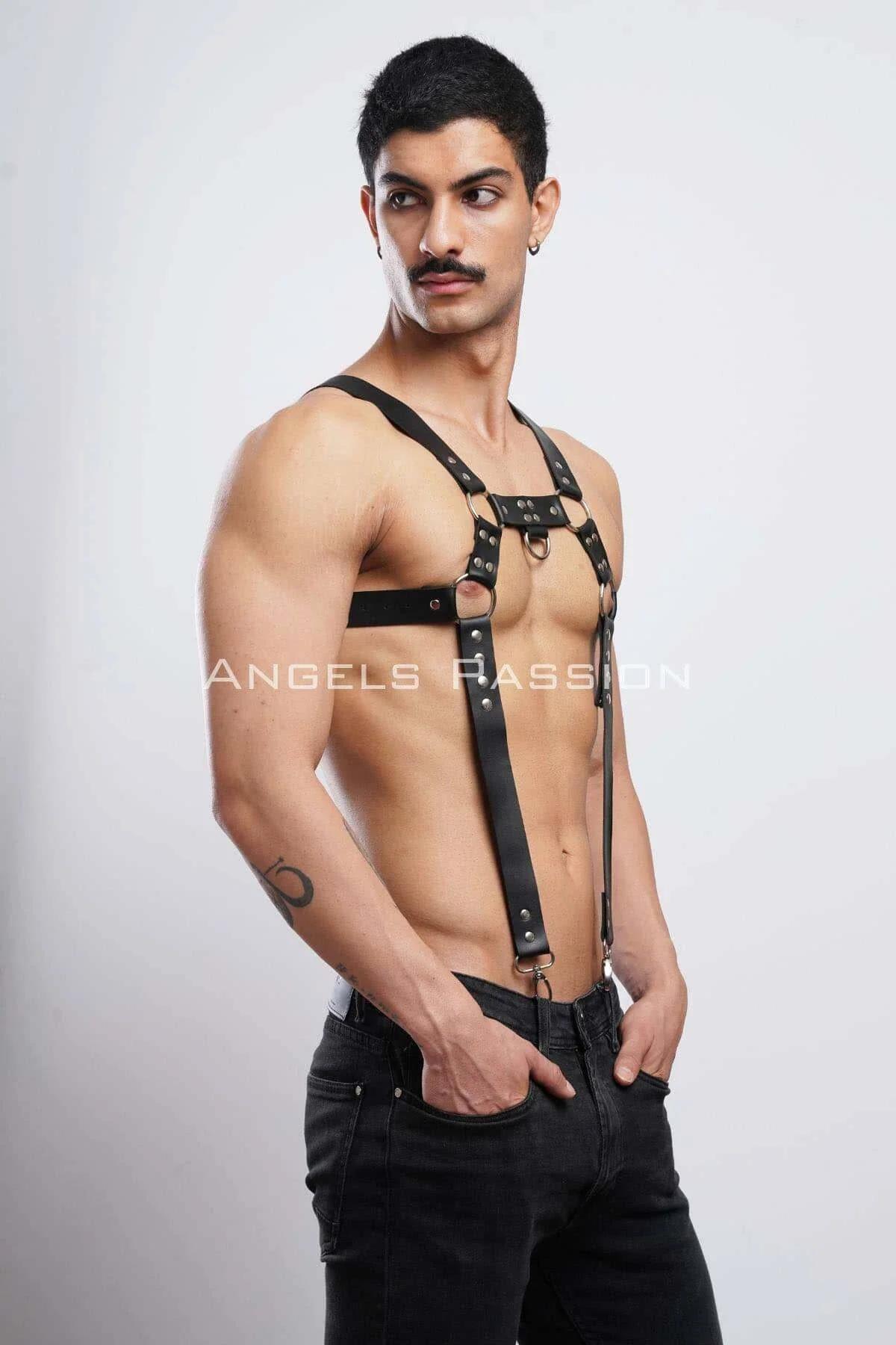 adjustable strappy mens harness with silver o-ring and clip rings side angle