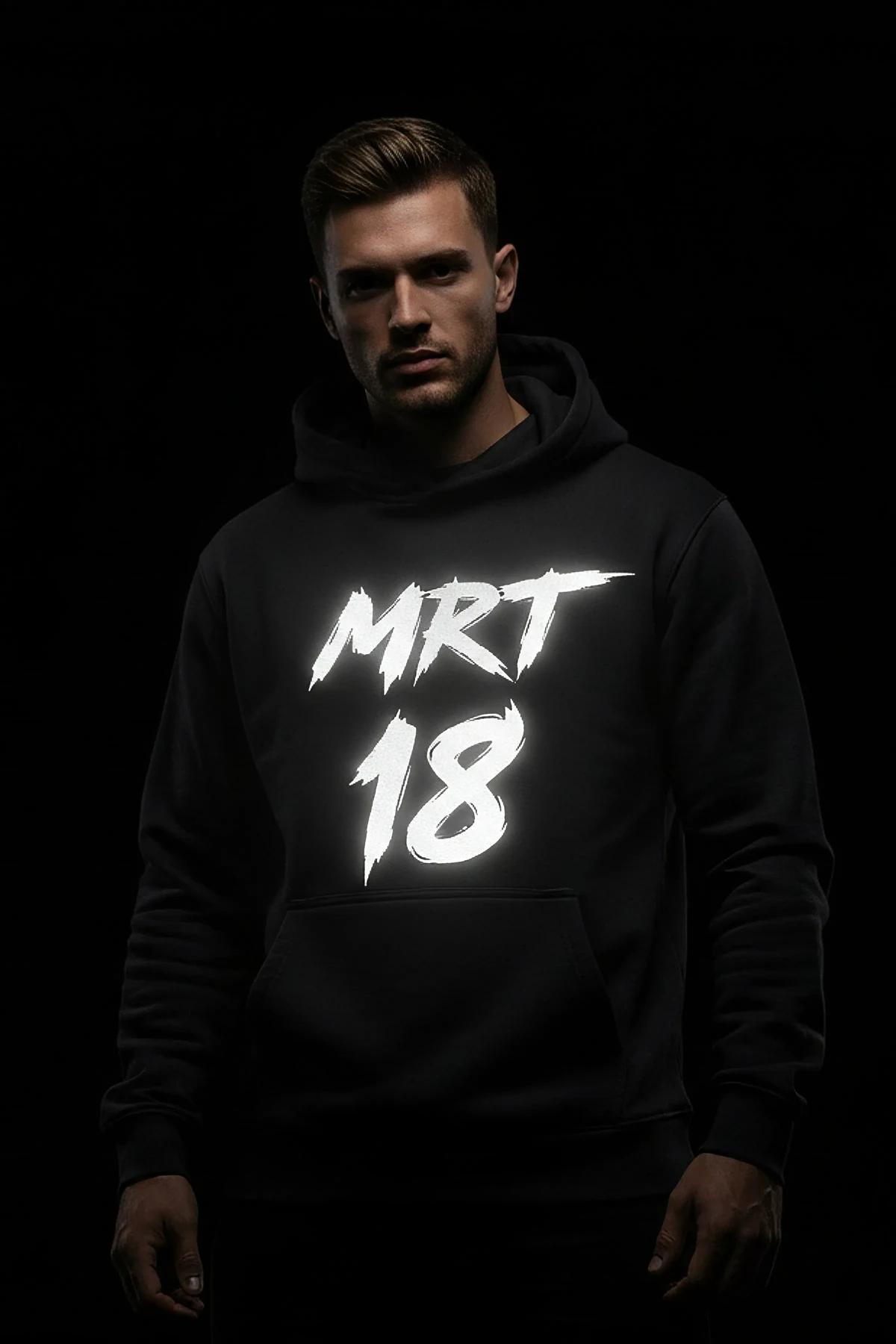 siyah hoodie sweatshirt ön yüz kanguru cep reflektör baskı detayı