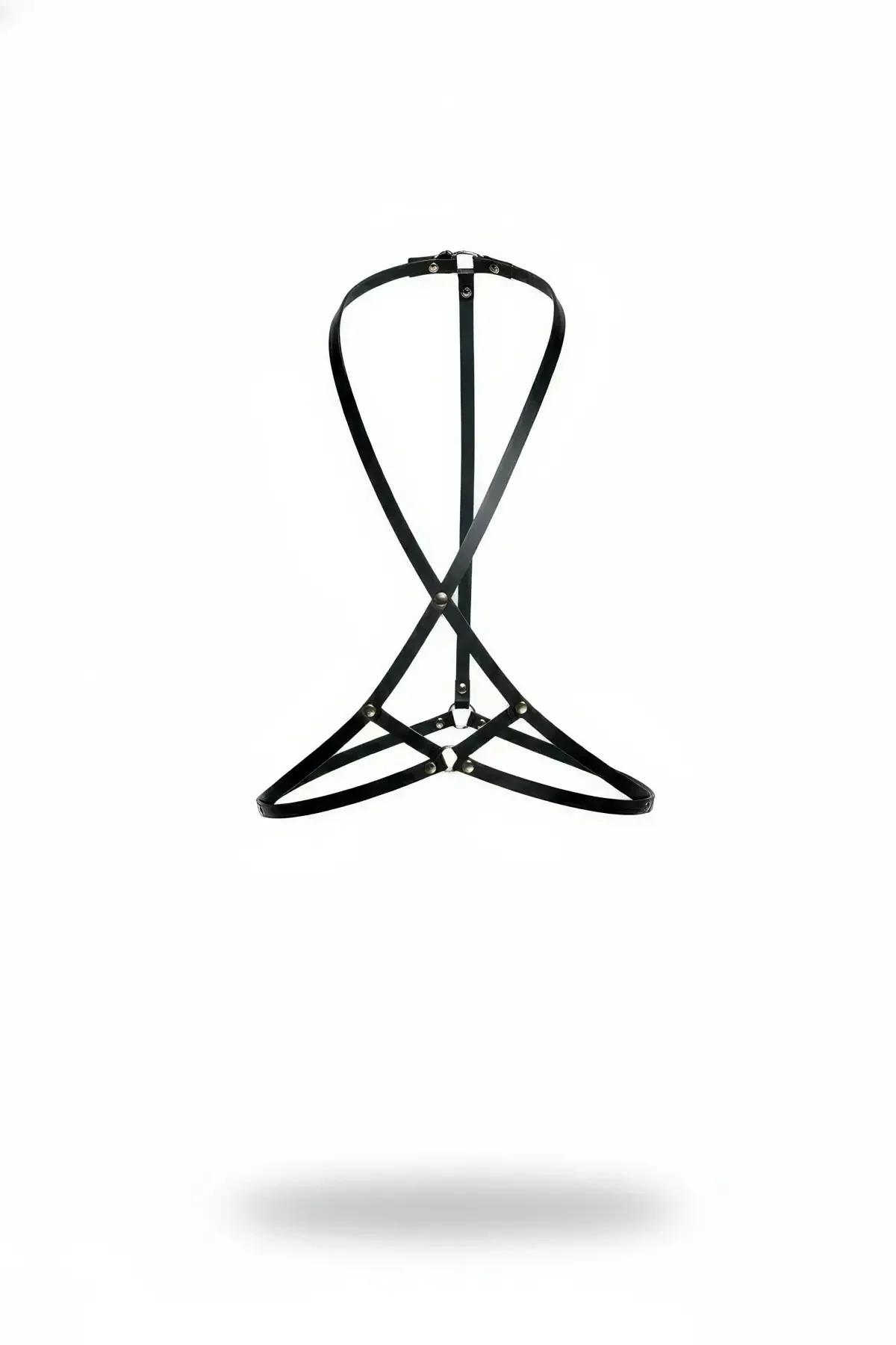 Siyah vegan deri göğüs harness X çapraz bantlı geometrik tasarım gümüş metal perçin detaylı