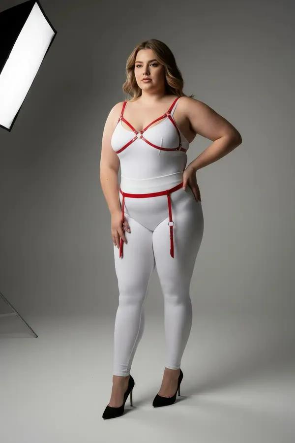 büyük beden kırmızı harness bantlı beyaz streç jartiyer vücut takımı, O-ring ve dört jartiyer askısı