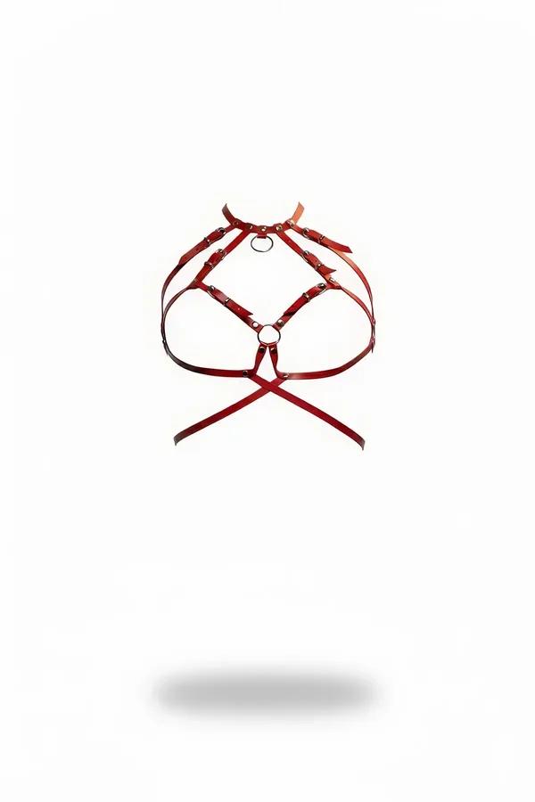 kırmızı vegan deri çok bantlı vücut harness gümüş metal O-halka ve çapraz bant detayı