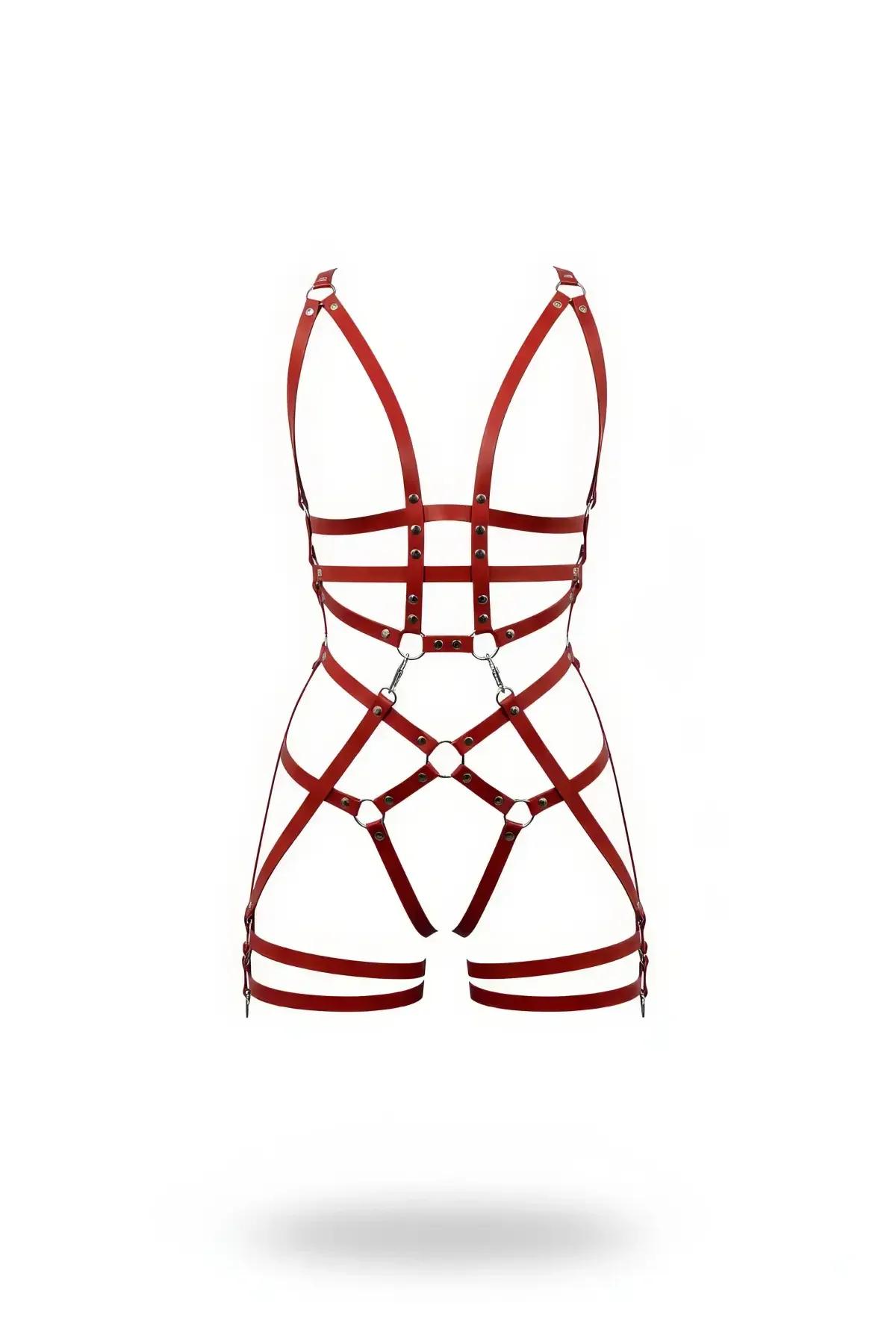 kırmızı vegan deri dokulu jartiyer harness metal O-halka ve zincir detaylı tam vücut aksesuarı