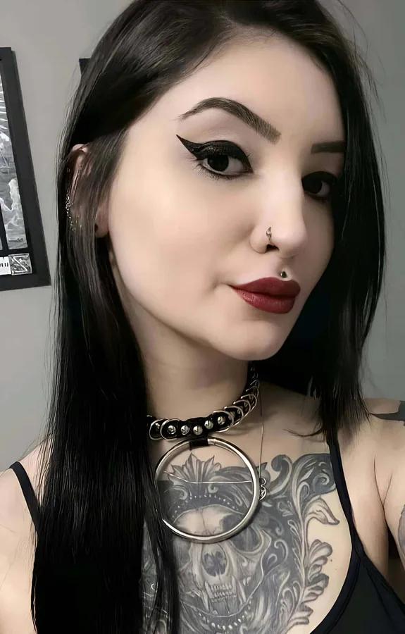 Black rubber choker with silver dome studs and large silver O-ring worn at the neck, gothic streetwear style
