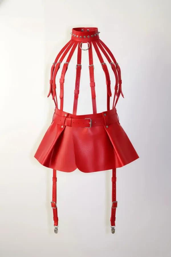 kırmızı suni deri kafes tam vücut harness peplum etek gümüş toka ve 4 jartiyer askısı